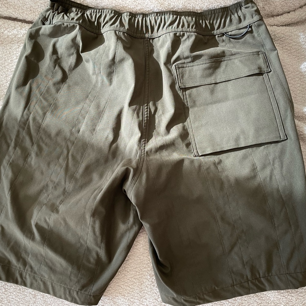 Lullulemon shorts
